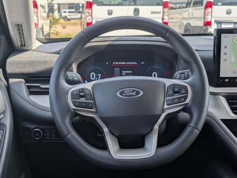 Used 2026 Ford Explorer Active w/ Active Comfort Package RWD image 16