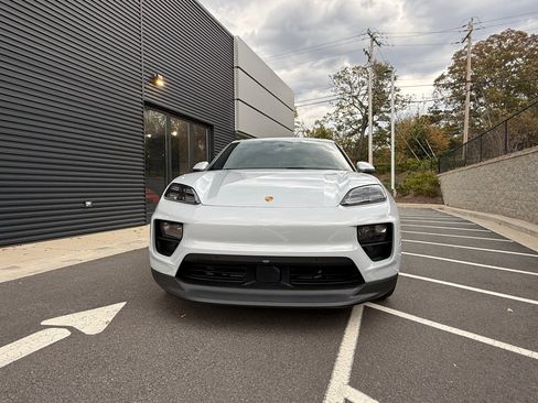Certified 2024 Porsche Macan 4 Electric image 8