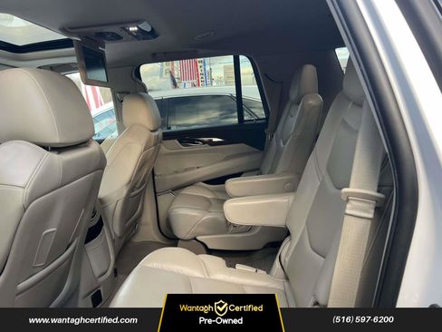 Used 2020 Cadillac Escalade Luxury image 12