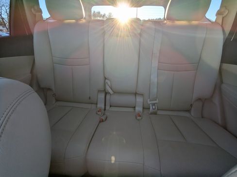 Used 2016 Nissan Rogue SL w/ SL Premium Package image 18