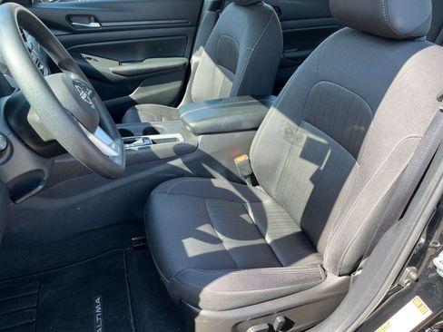 Used 2025 Nissan Altima 2.5 SV image 35