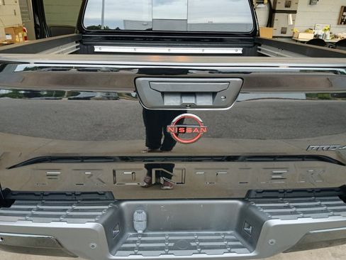 Used 2023 Nissan Frontier PRO-4X w/ Pro Convenience Package AWD/4WD image 14