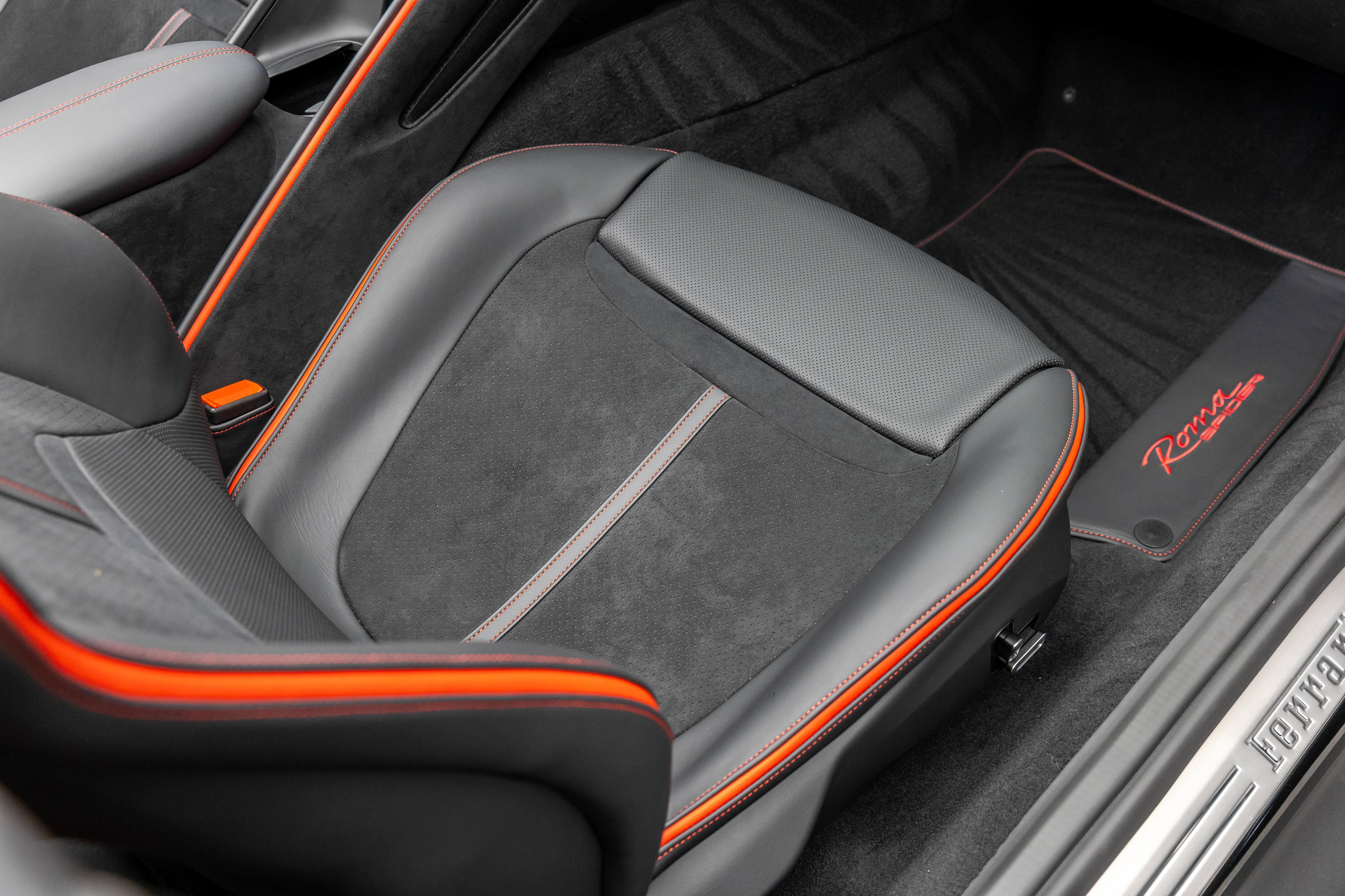 Certified 2025 Ferrari Roma Spider RWD image 17