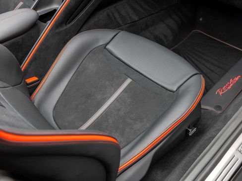 Used 2025 Ferrari Roma Spider RWD image 17