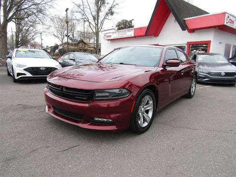 Used 2017 Dodge Charger SXT w/ Navigation & Travel Group image 13