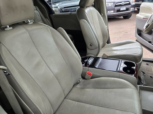 Used 2013 Toyota Sienna Limited w/ Premium Pkg AWD/4WD image 25