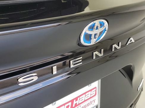 Used 2025 Toyota Sienna Limited AWD/4WD image 8