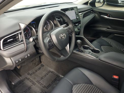 Used 2023 Toyota Camry SE image 16