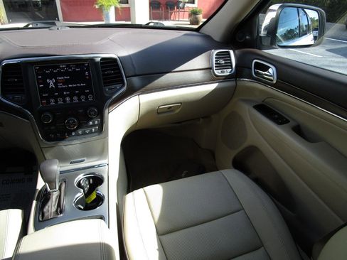 Used 2018 Jeep Grand Cherokee Overland image 9