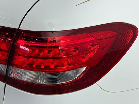 Used 2018 Mercedes-Benz GLC 300 w/ Premium Package image 32