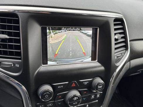 Used 2018 Jeep Grand Cherokee Laredo AWD/4WD image 30