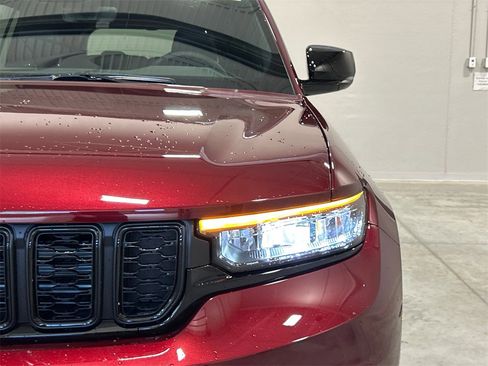 New 2025 Jeep Grand Cherokee L Altitude image 10