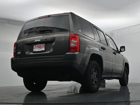 Used 2017 Jeep Patriot Sport AWD/4WD image 32