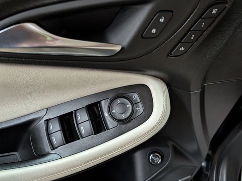 Used 2024 Buick Encore GX Avenir w/ Avenir Convenience Package image 10