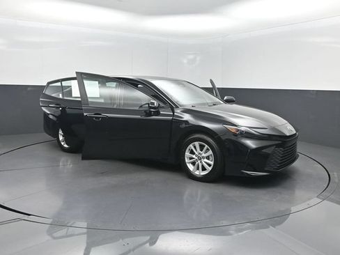 Used 2025 Toyota Camry LE FWD image 36