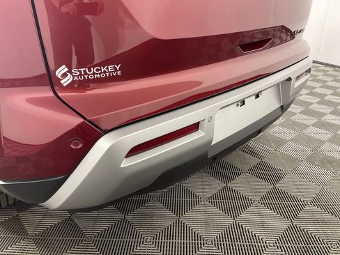 Used 2023 Nissan Pathfinder SL w/ Black Appearance Package image 5