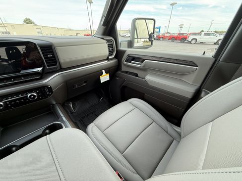 New 2026 GMC Sierra 3500 SLT w/ SLT Premium Package image 24