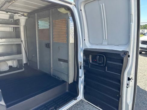 Used 2017 Chevrolet Express 2500 RWD image 29