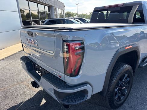 Used 2025 GMC Sierra 2500 AT4 w/ AT4 Premium Plus Package AWD/4WD image 9
