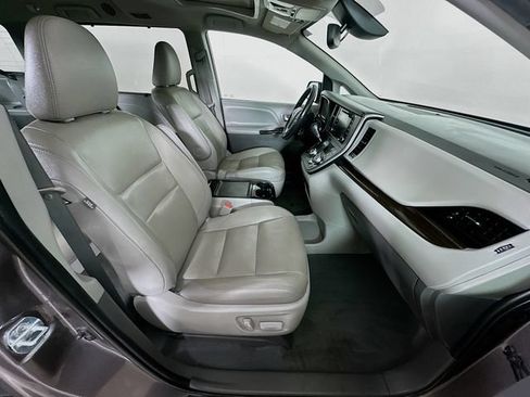 Used 2020 Toyota Sienna XLE FWD image 8
