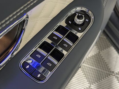 Used 2022 Bentley Bentayga AWD/4WD image 27