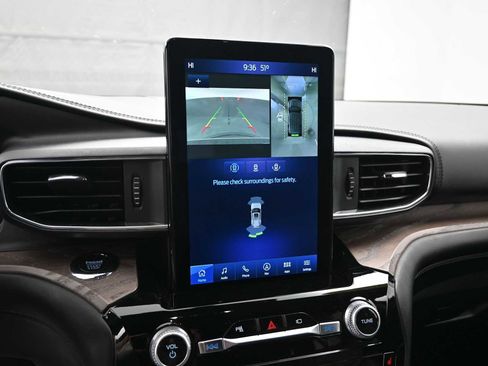 Used 2022 Ford Explorer Platinum w/ Technology Package image 14