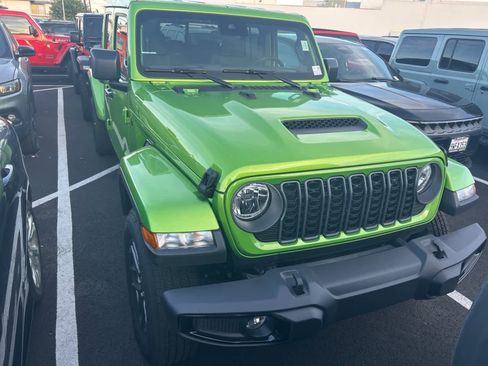 Used 2025 Jeep Gladiator Sport image 10