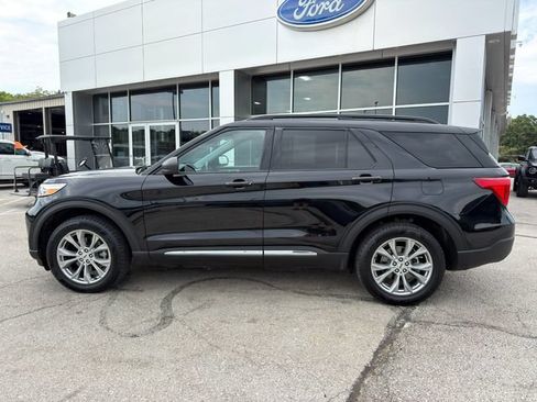 Used 2023 Ford Explorer XLT w/ Equipment Group 202A AWD/4WD image 4