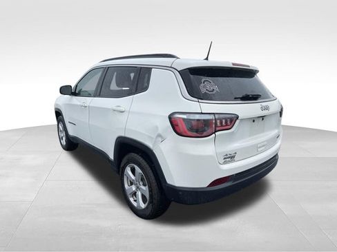 Used 2018 Jeep Compass Latitude w/ Cold Weather Group AWD/4WD image 3