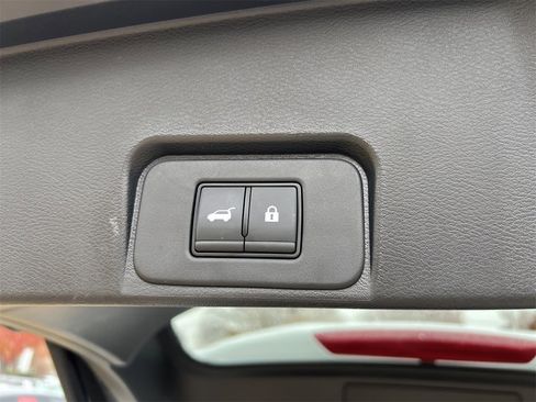 Certified 2024 Nissan Rogue SV image 28