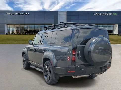 Used 2025 Land Rover Defender 130 X-Dynamic SE image 2