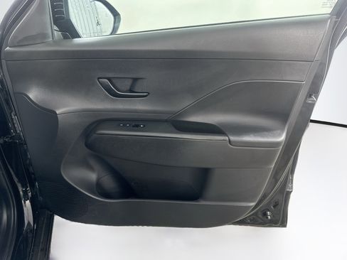 Used 2025 Hyundai Kona SEL FWD image 31