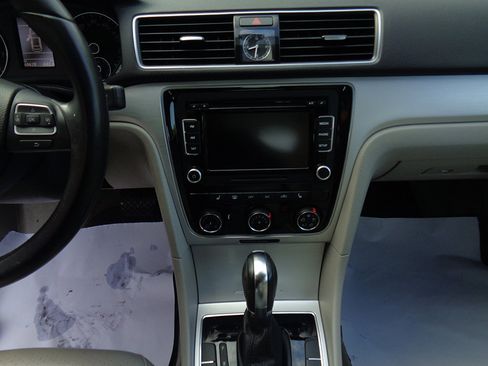 Used 2013 Volkswagen Passat 2.5 SE image 19