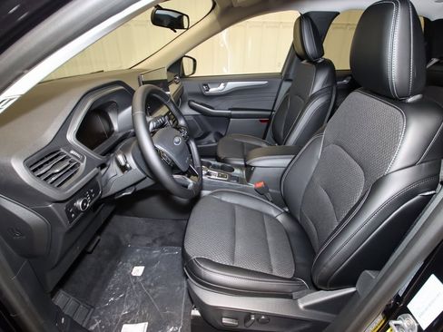 Certified 2024 Ford Escape SE image 45