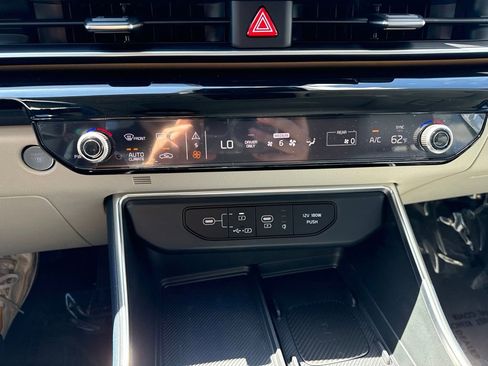Used 2025 Kia Carnival SX Prestige FWD image 16