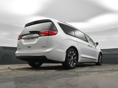 Used 2017 Chrysler Pacifica Limited w/ UConnect Theater Package image 35