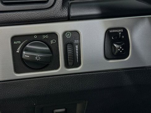 Used 2005 Ford Thunderbird RWD image 12