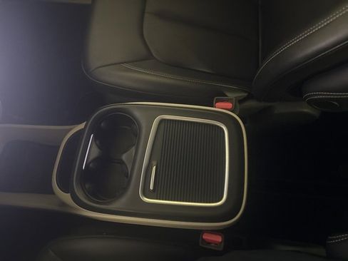 Used 2024 Chrysler Pacifica Touring-L image 47