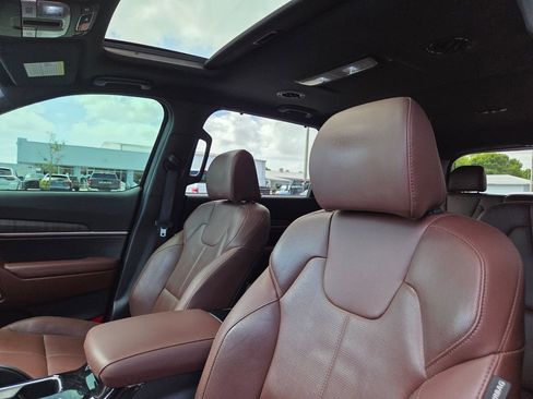 Used 2024 Kia Telluride EX w/ EX Captain's Chair Package image 24