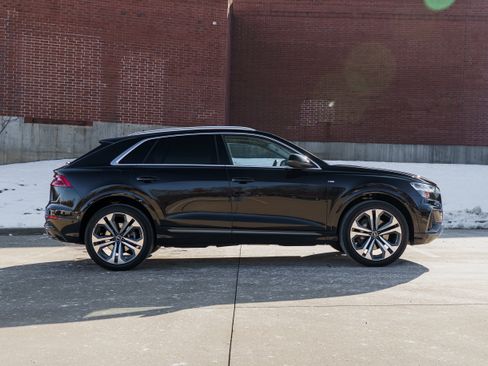 Used 2022 Audi Q8 Premium Plus w/ Premium Plus Package image 3