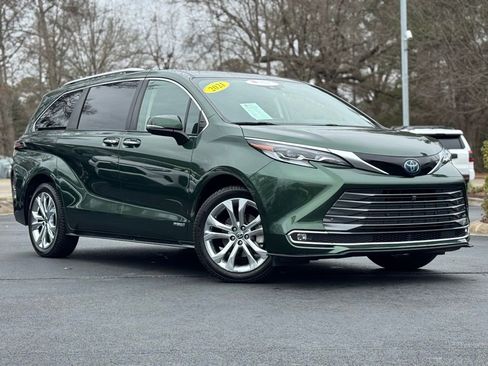 Certified 2021 Toyota Sienna Platinum image 2