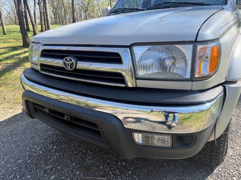 Used 2000 Toyota 4Runner SR5 image 7