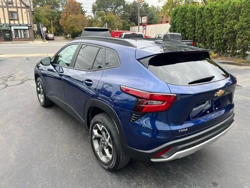 Used 2024 Chevrolet Trax LT w/ Driver Confidence Package image 5