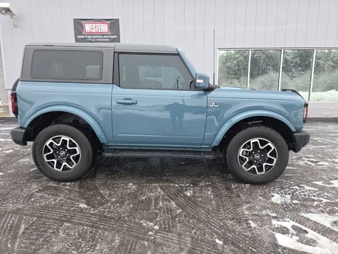 Used 2021 Ford Bronco Outer Banks image 2