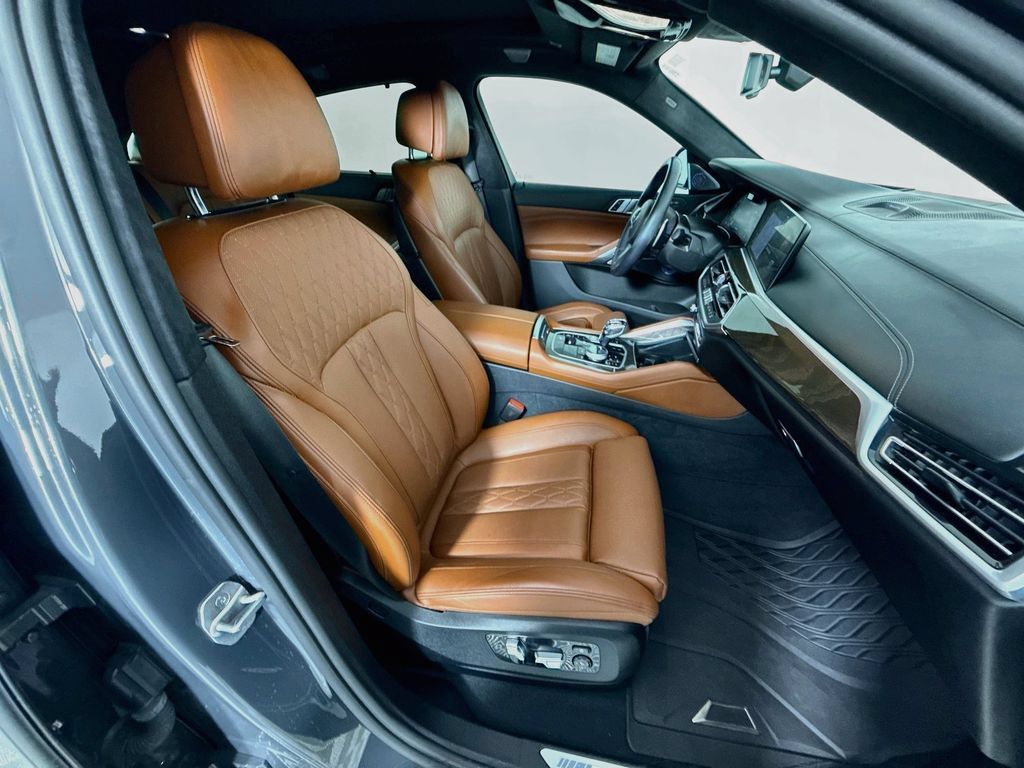 Used 2023 BMW X6 M50i w/ Executive Package AWD/4WD image 30