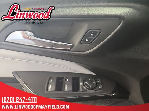 Used 2025 Chevrolet Trax LT FWD image 13