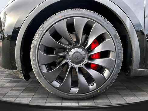 Used 2022 Tesla Model Y Performance image 9