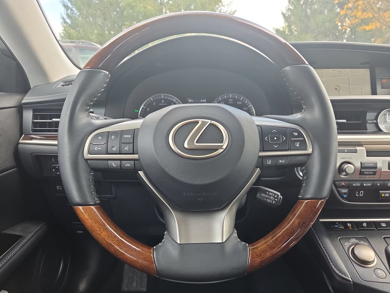Used 2018 Lexus ES 350 w/ Luxury Package w/Wood Trim FWD image 29