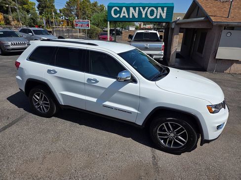 Used 2017 Jeep Grand Cherokee Limited w/ Trailer Tow Group IV AWD/4WD image 6