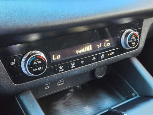 Used 2023 Mitsubishi Outlander SE FWD image 19